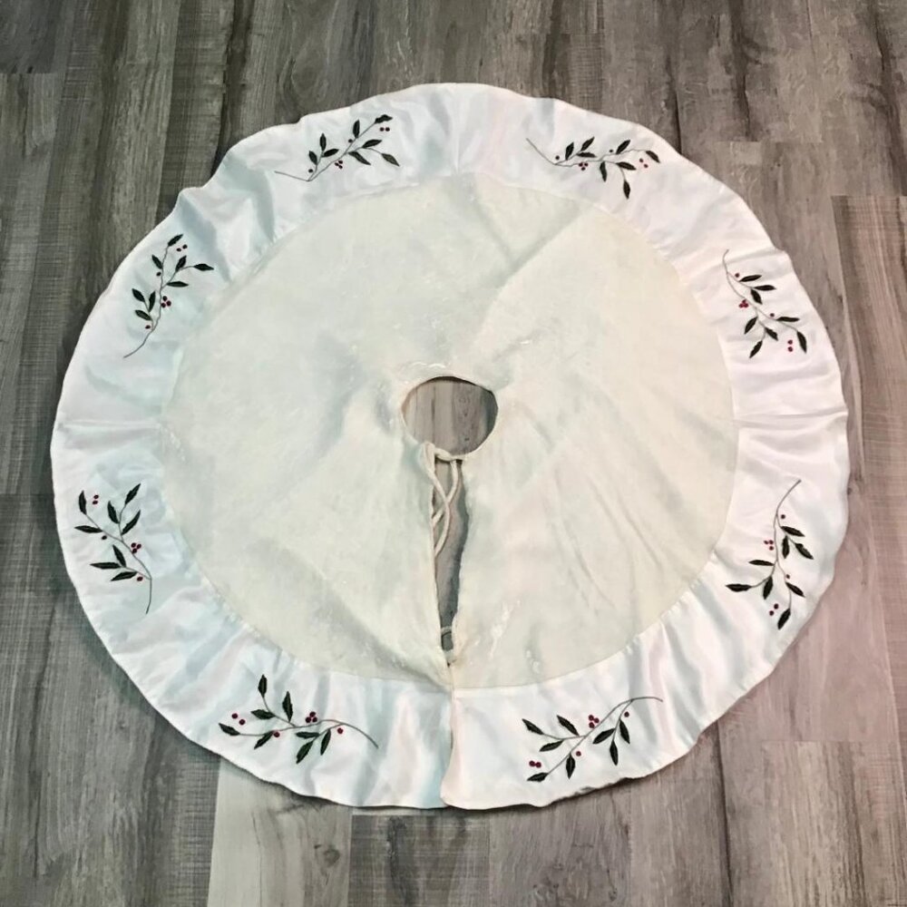 Vintage 43" Christmas Tree Skirt Satin & Velour- Holly & Berries Elegant Holiday